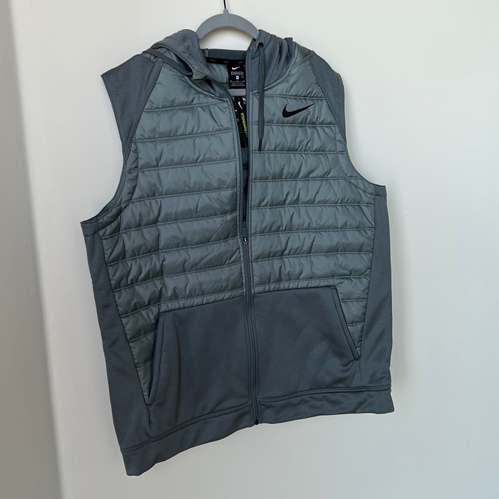 Nike men’s standard fit vest